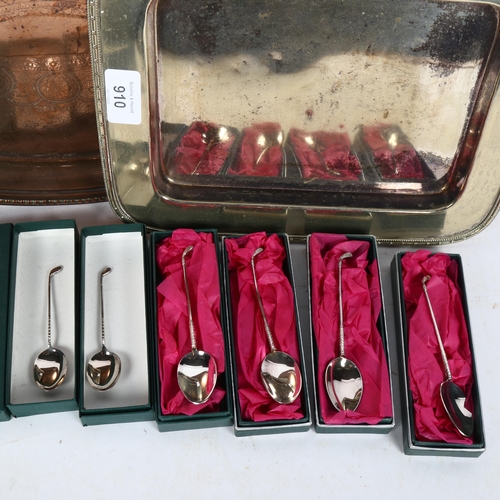 910 - A set of 6 modern silver teaspoons, with golf club handles, and 2 silver plated serving trays