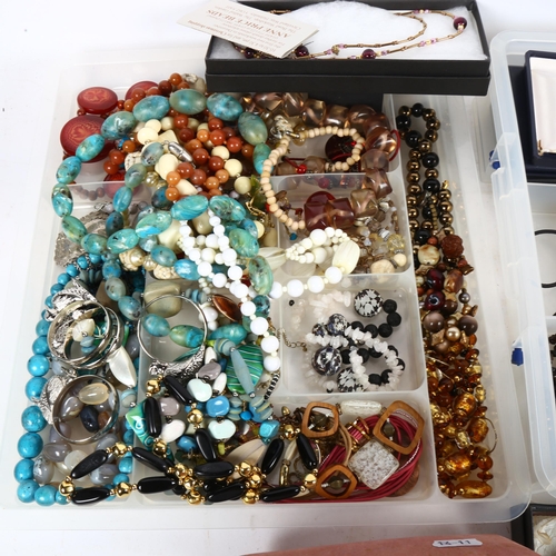 927 - A large quantity of modern costume jewellery, including Trifari etc