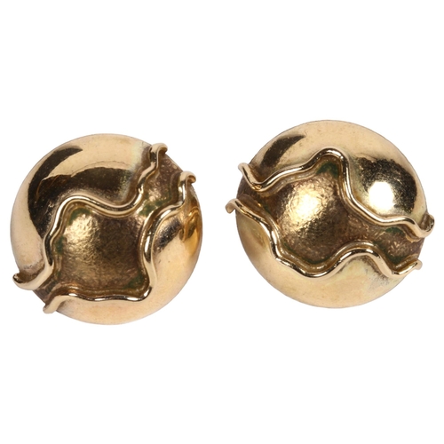 978 - A pair of stylised 9ct gold disc design earrings (1 butterfly missing), 6.1g