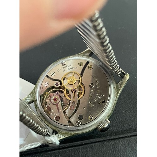 1040 - LEMANIA - a Second World War Period chrome plated mechanical bracelet watch, ref. 190C, circa 1940s,... 