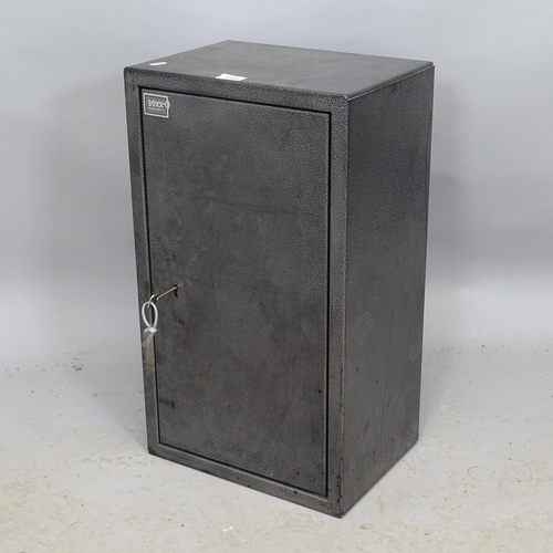 2356 - A metal gun / ammunition cabinet, with key. 36cm x 62cm x 25cm