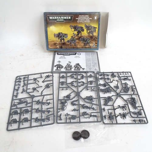 564 - WARHAMMER - 4 boxes of Games Workshop Warhammer 40,000 plastic assembly toys (4)