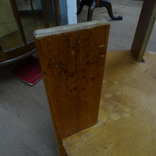 2271 - A 1930s modernist 2 tier ply table in the manner of Gerald Summers. 61cm x 50cm