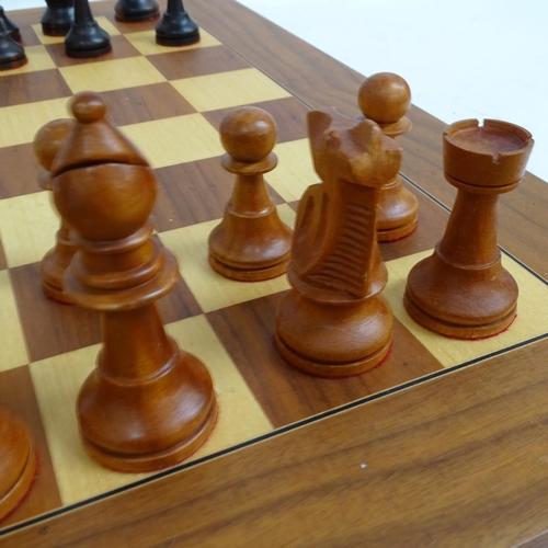 566 - A modern turned wood chess set, complete with 32 pieces and chess board, King height 11cm