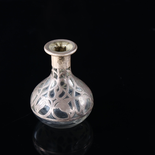 117 - A group of 5 glass smelling salt jars and perfume bottles (5)