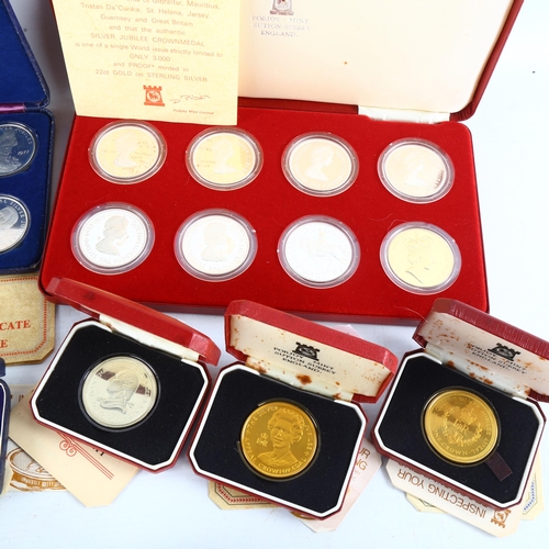 145 - *DESCRIPTION CHANGE*- Cased sets of commemorative crowns and other cased coins including a replica o... 