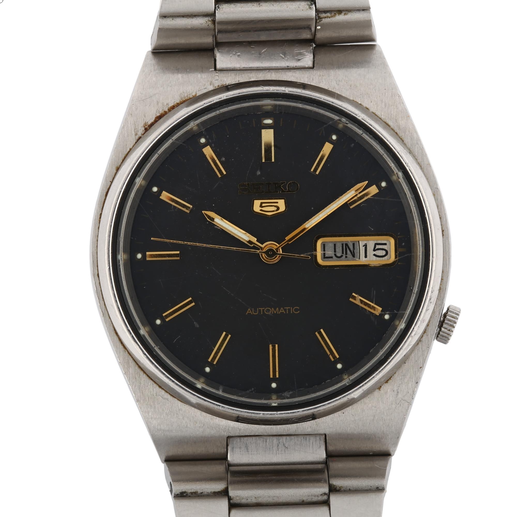 SEIKO 5 - a stainless steel automatic bracelet watch, ref