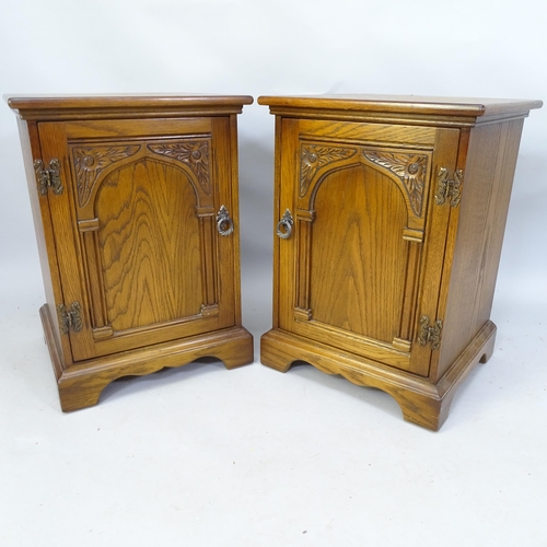 2125 - A pair of Ipswich oak bedside cupboards. 45 x 63cm.