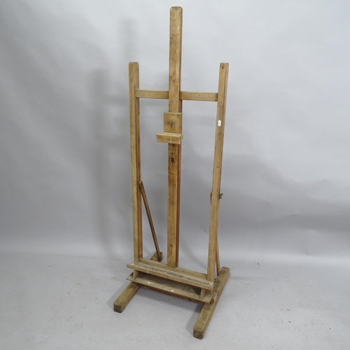 2134 - An adjustable artist's easel. H 152cm.