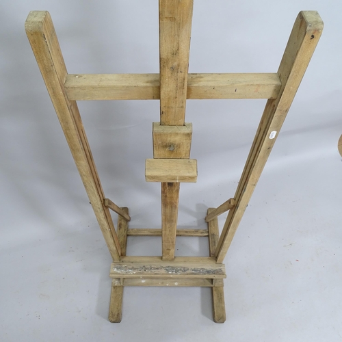 2134 - An adjustable artist's easel. H 152cm.