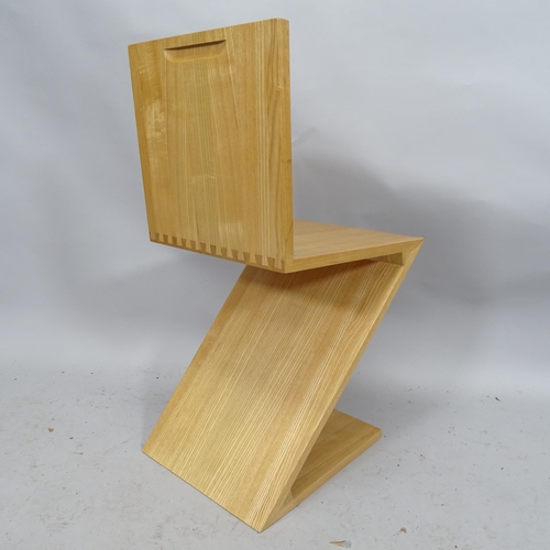 2179 - A contemporary Zigzag chair in solid ash, in the manner of Gerrit Rietveld