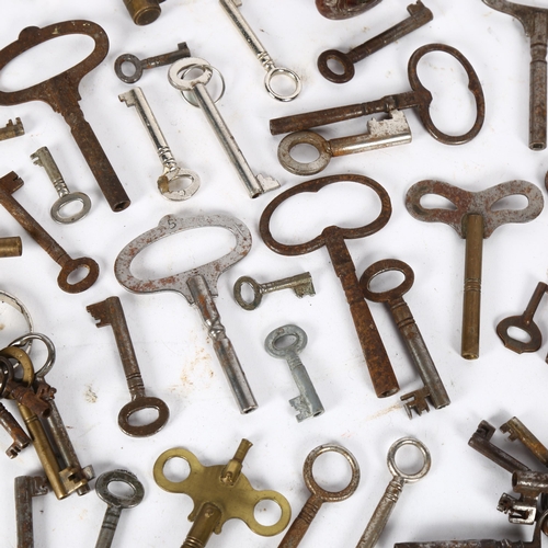 124 - A collection of Vintage keys