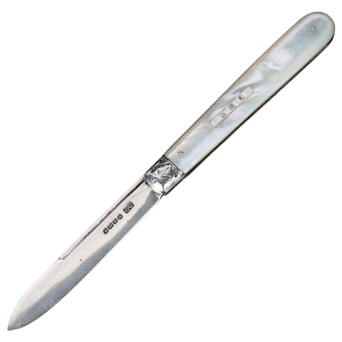 149 - A Victorian mother-of-pearl and silver-bladed fruit knife, by George Unite