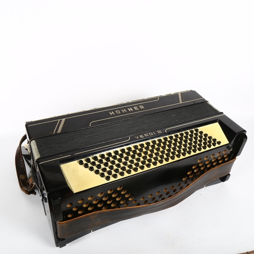 211 - A Hohner Verdi III piano accordion, in a hardshell case