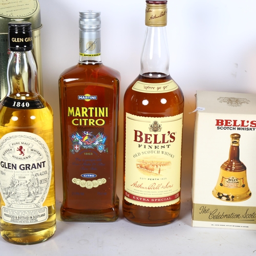 248 - A 1 litre bottle of Bell's Finest Old Scotch Whisky, a Vintage Bell's Scotch Whisky etc (5)