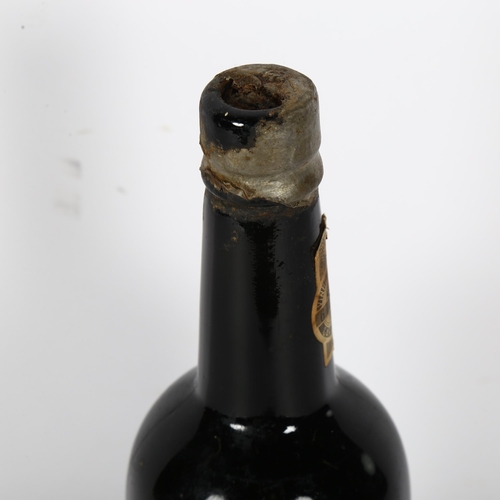 298 - A 1970 Vintage Port bottle, produced bottled and shipped by Gonzalez, Byass & Co