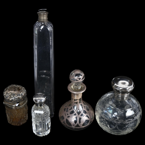 882 - A group of 5 glass smelling salt jars and perfume bottles (5)