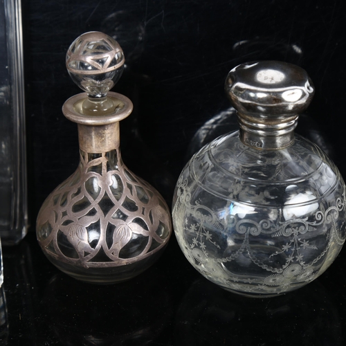 882 - A group of 5 glass smelling salt jars and perfume bottles (5)