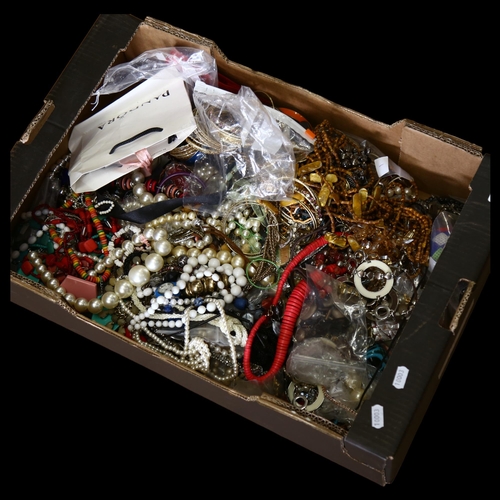 836 - A large quantity of modern costume jewellery (boxful)