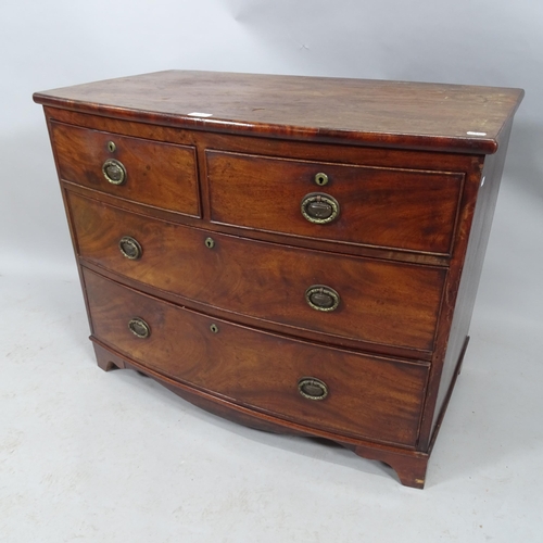 2031 - A Georgian mahogany and rosewood bow-front chest of 2 short and 2 long drawers. 91x72x52cm.