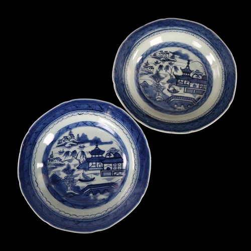 222 - A pair of Chinese blue and white porcelain plates, with painted decoration, diameter 22.5cm