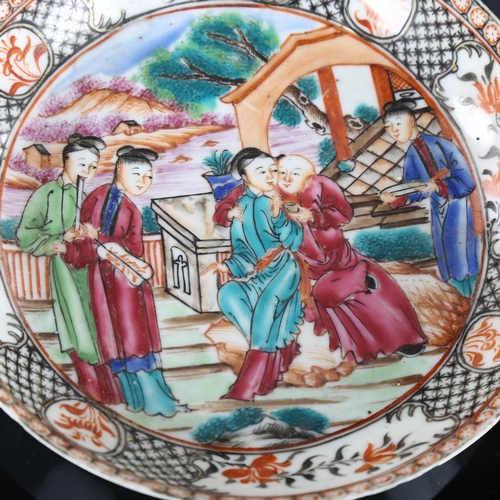 224 - 2 Chinese porcelain dishes with hand painted figures, diameter 16cm and 12.5cm (2)