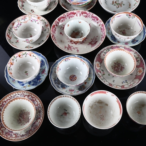 252 - A quantity of Chinese 18th century tea bowls and saucers