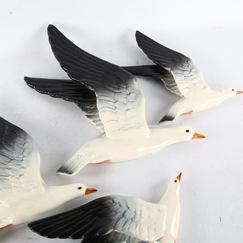 266 - A set of 5 Beswick wall-hanging gulls, with makers marks, model nr 922-1-2-3, largest height 31cm.