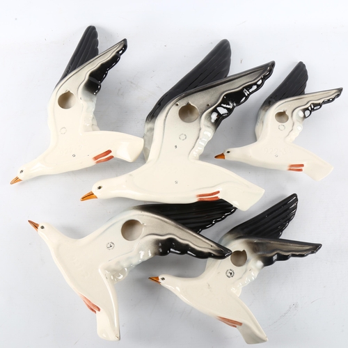 266 - A set of 5 Beswick wall-hanging gulls, with makers marks, model nr 922-1-2-3, largest height 31cm.