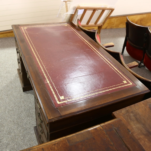 236 - A mahogany pedestal desk, circa 1900 - 1910, with drawer-fitted pedestals, 152cm x 84cm (5' x 2'9