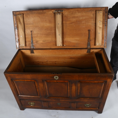 254 - 18th century walnut and pine mule chest with single drawer under, length 125cm (4'1
