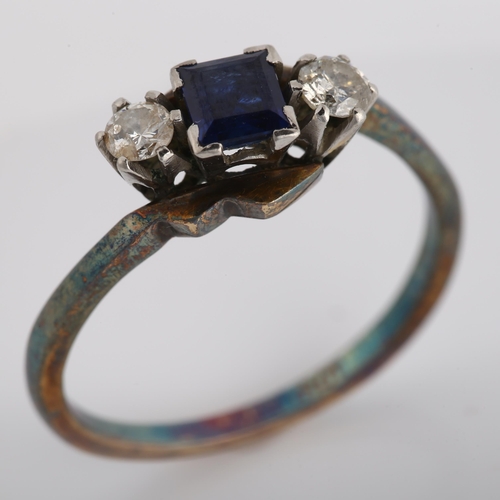 1072 - An Art Deco 18ct gold three stone sapphire and diamond crossover ring, set with square step-cut sapp... 