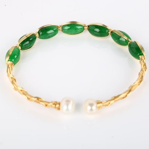 1095 - A Continental jade and pearl bead torque bangle, unmarked gold wirework design, band width 6.1mm, in... 