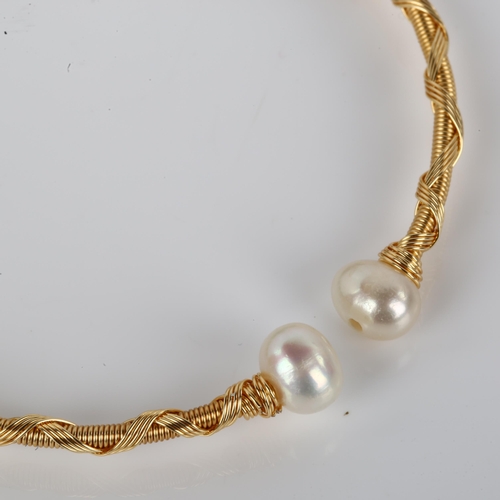 1095 - A Continental jade and pearl bead torque bangle, unmarked gold wirework design, band width 6.1mm, in... 