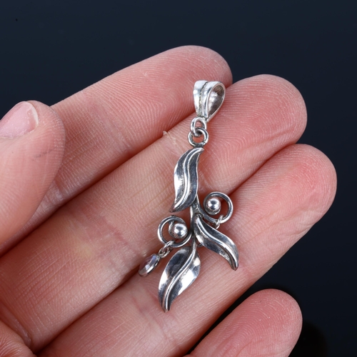 1249 - A sterling silver moonstone leaf pendant, height 39.8mm, 2.3g