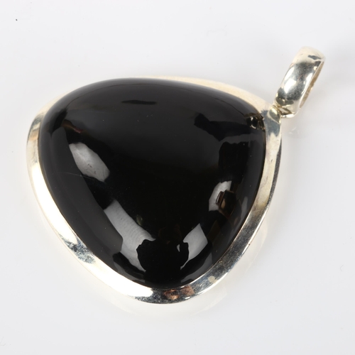 1258 - A large sterling silver black obsidian pendant, height 54.4mm, 37.4g