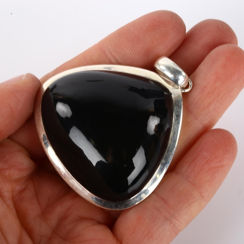 1258 - A large sterling silver black obsidian pendant, height 54.4mm, 37.4g