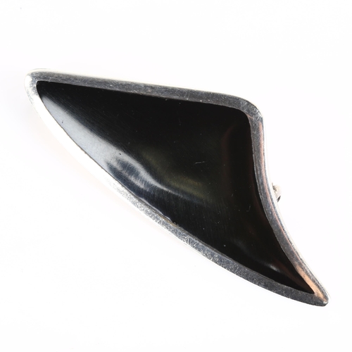 1271 - E DRAGSTED - a Danish modernist sterling silver and black enamel wing brooch, length 47.3mm, 7.6g