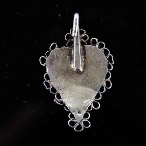 1279 - A 17th century filigree heart pendant, unmarked silver-gilt settings, pendant height 36.4mm, 3g