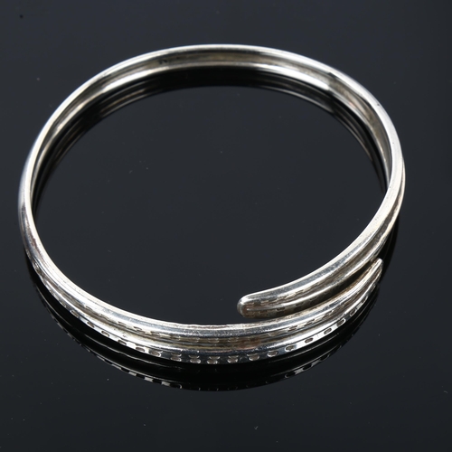 1291 - DAVID ANDERSEN - a Norwegian sterling silver leaf bangle, band width 10.8mm, internal circumference ... 