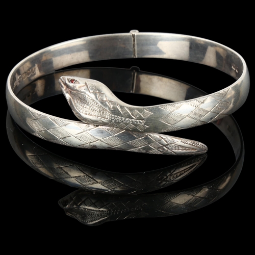 1296 - A late 20th century silver figural snake hinged bangle, hallmarks London 1975, band width 7.6mm, int... 