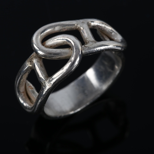 1300 - A handmade sterling silver anchor link ring, by Claude Wilkes, setting height 11.6mm, size P, 6.1g