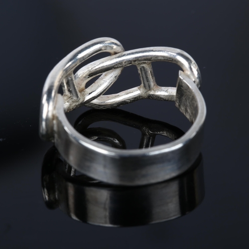 1300 - A handmade sterling silver anchor link ring, by Claude Wilkes, setting height 11.6mm, size P, 6.1g