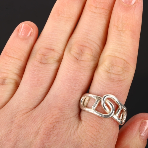 1300 - A handmade sterling silver anchor link ring, by Claude Wilkes, setting height 11.6mm, size P, 6.1g