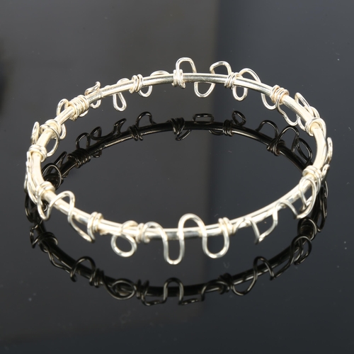 1303 - A handmade sterling silver wirework bangle, by Claude Wilkes, setting height 12.1mm, internal circum... 