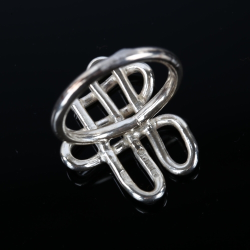 1306 - A handmade sterling silver abstract ring, by Claude Wilkes, hallmarks London 2015, setting height 28... 