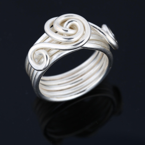 1312 - A handmade sterling silver abstract band ring, with spiral motif, by Claude Wilkes, setting height 1... 