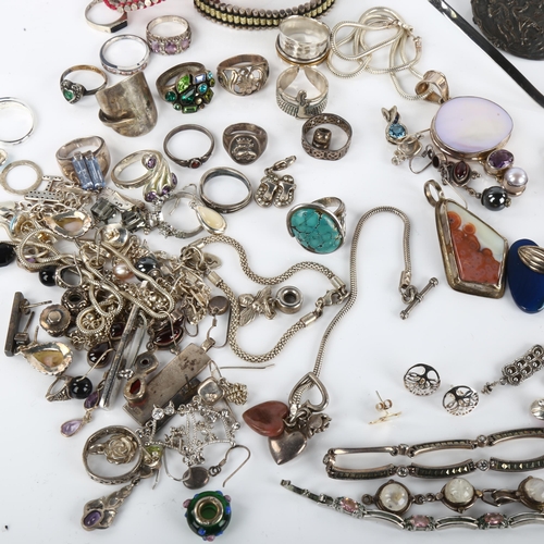 1337 - A large quantity of silver jewellery, including bracelets, necklaces etc, 700g gross