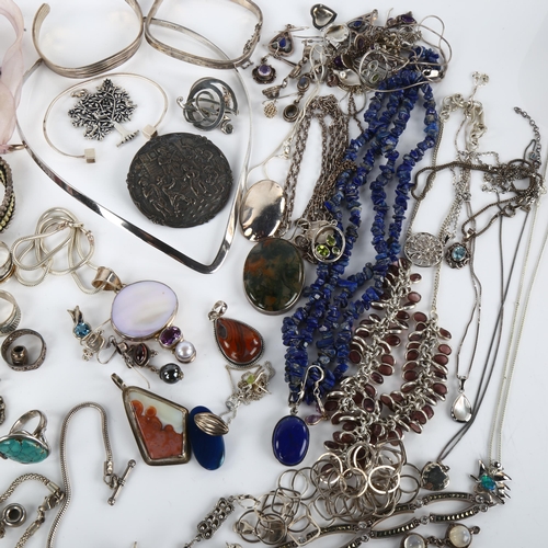 1337 - A large quantity of silver jewellery, including bracelets, necklaces etc, 700g gross