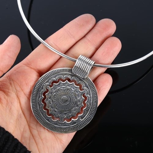 1341 - An Egyptian silver pendant neck torque, pendant height 62.1mm, internal circumference approx 40cm, 4... 